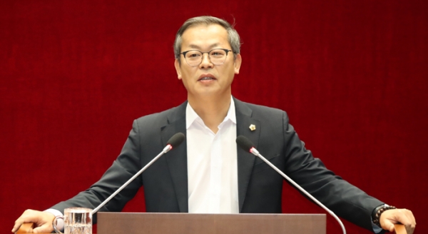 김영발 의원이 협박 아닌 협박으로 은밀하게 행해지는 탄원서가 나돌고 있다는 주장을 펼쳤다.