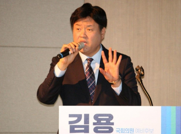 김용 예비후보가 3호선 연장 시 지하철역사 판교 유치를 공언했다.