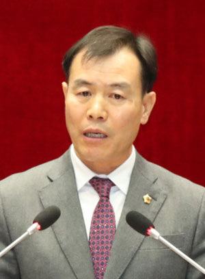 안극수 자육한국당 대표가 성남시의회에서 대표연설을 했다.