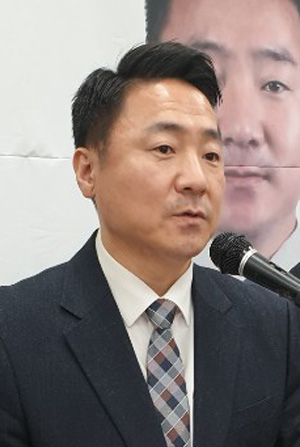 정용한 전시의원이 여성 폭행 등으로 의원직이 사퇴한 수정구라선거구 보궐선거에 출마를 선언했다.