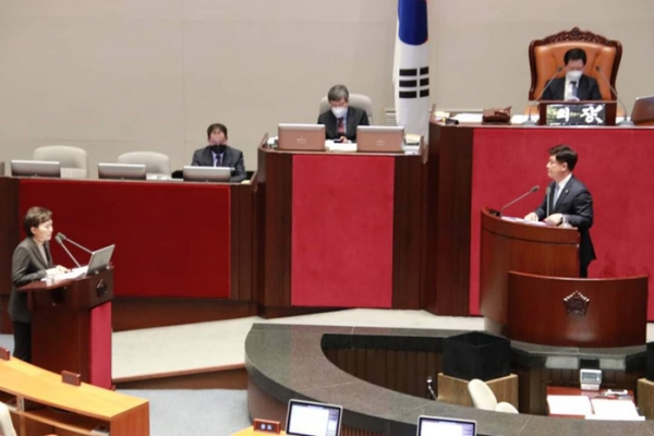 김병욱 의원이 김현미 장관을 상대로 ‘분당-오포’간 도시철도 계획에 대해 질의했다.