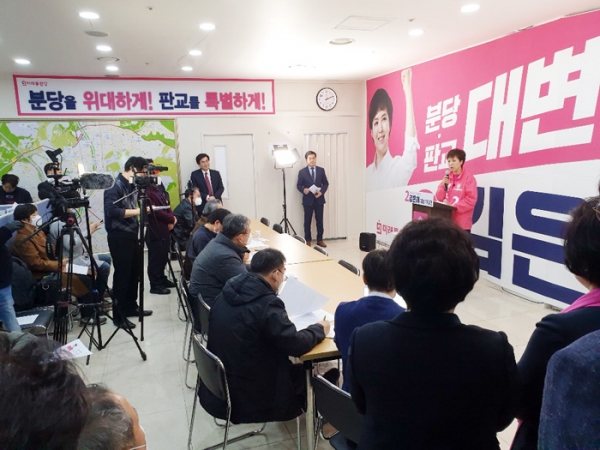김은혜 후보는 제1공약으로 1기 신도시 재생지원 특별법 제정을 내걸었고 10년 공임분양전환과 서현동110번지 문제를 주민편에서 싸우겠다고 밝혔다.