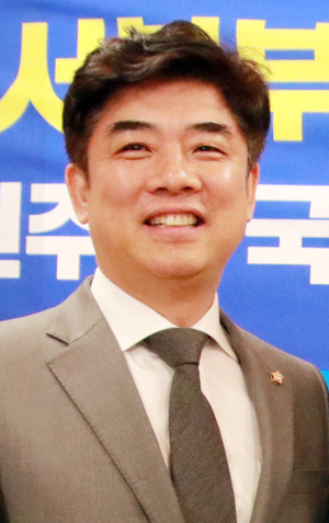 김병욱 의원이 교통은 최고의 복지라면서 교통공약을 발표했다.