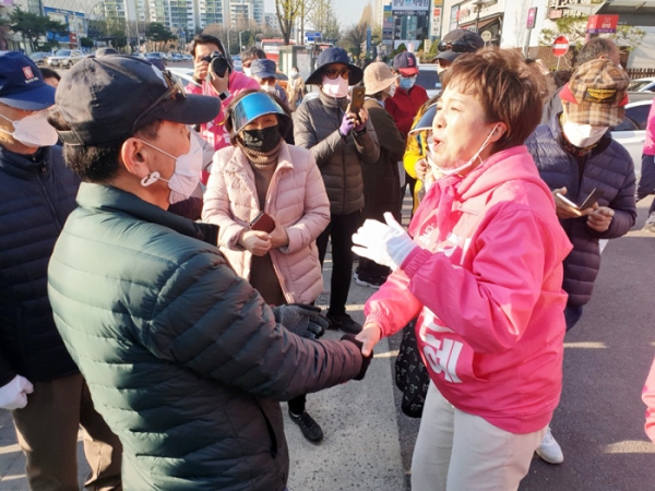 김은혜 후보가 야탑역 광장에서 집중유세를 펼쳤다.