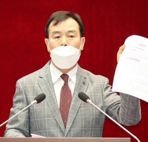 안극수 미래통합당 대표의원이 성남시의회 정례회 5분 발언을 통해 대법원은 정치자금법 위반 혐의를 받고 있는 은수미 시장의 상고심 판결을 조속히 결정 내어 주기 바란다고 촉구했다.
