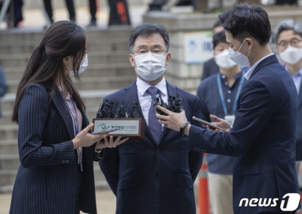 지금은 구속되어 있는 화천대유 대주주 김만배 씨가 언론과 인터뷰하는 모습