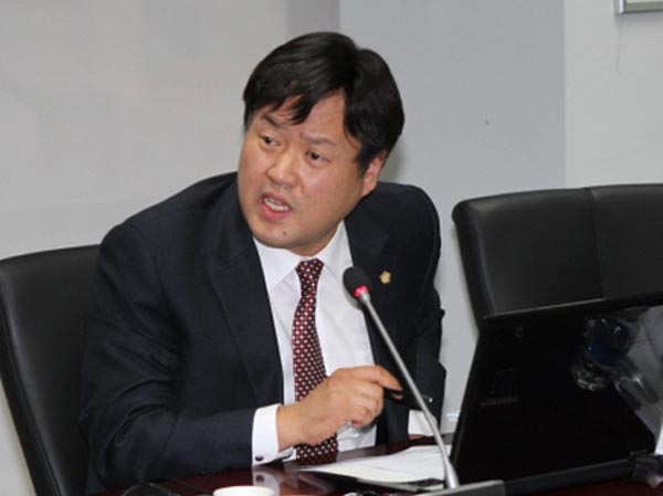 성남시의원을 지낸 김용 민주당 선대위 부본부장