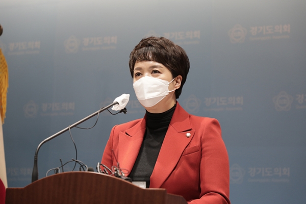 국민의힘 경기도지사 후보로 공천이 확정된 김은혜 후보가 22일 경기도의회 브리핑룸에서 기자회견을 펼쳤다.