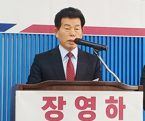 장영하 국민의힘 성남수정위원장이 제22대 국회의원 선거에서 출마를 선언하고 있다.